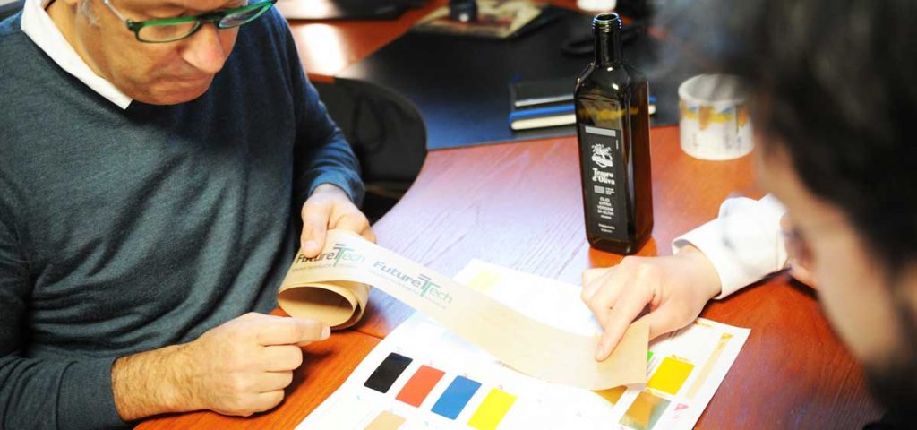 Etichette adesive a colori: un vantaggio per le aziende | Future Tech